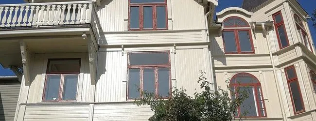 Villa på Mellomvegen – ferdig malt fasade